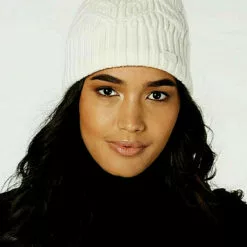 UNDER ARMOUR AROUND TOWN WOMENS BEANIE -Sportwheels Outlet Store image 11050