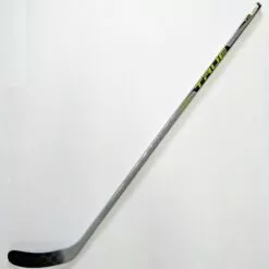 2021 TRUE STK CATALYST XSE INTR HOCKEY STICK