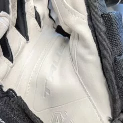 2021 TRUE HG CATALYST XSE SR HOCKEY GLOVES -Sportwheels Outlet Store image 1837