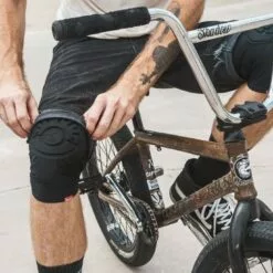 Shadow Conspiracy Invista-Lite Knee guards -- LG -Sportwheels Outlet Store image 8677